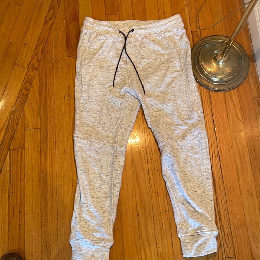 White American Eagle Joggers